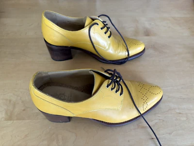 Oficina de Angela Scott Miss Button tacón medio amarillo 39 Foto 1 de 4