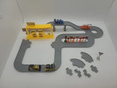 DRIVEN by BATTAT Pocket Series Mini Vehicles Construction Trucks Track Signs LOT - Imagem 1 de 4