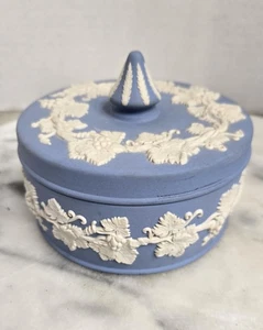 VTG Wedgewood Jasperware Blue Trinket Box 5" Grape Leaves Finial Lid Keepsake - Picture 1 of 3