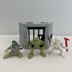 Fisher Price Great Adventures Magic Castle Ghost Skeleton Mummy & Dungeon Trap - Picture 1 of 14