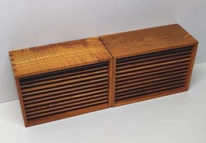 Coppia porta CD vintage 24 slot legno teak metà secolo conservazione danese 48 slot - Foto 1 di 8