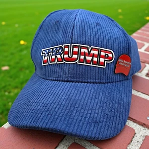 🧢 Cappello regolabile in velluto a coste Donald J. Trump con spilla - bandiera MAGA e USA - Nuovo - Foto 1 di 2