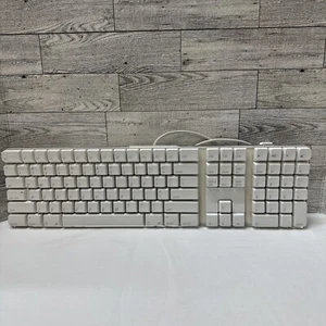 Apple White Wired Keyboard A1048 with 2 USB Ports Clean Fast Ship Tested Works - Picture 1 of 14