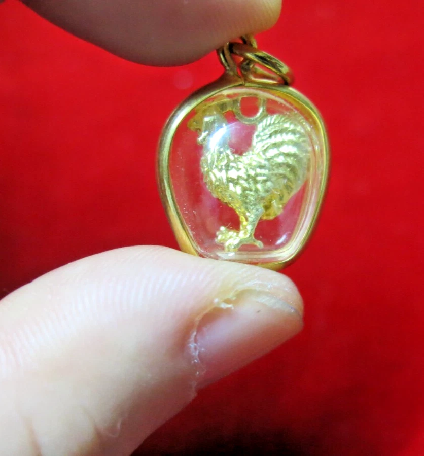 Tiny Gold Rooster Chicken Pendant – Miniature Animal Charm Jewelry Figurine Gift - Изображение 1 из 4