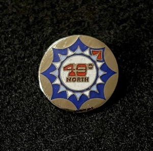 Insignia de prendedor de esquí 49 DEGREES NORTH WASHINGTON Travel Resort solapa de recuerdo - Imagen 1 de 3