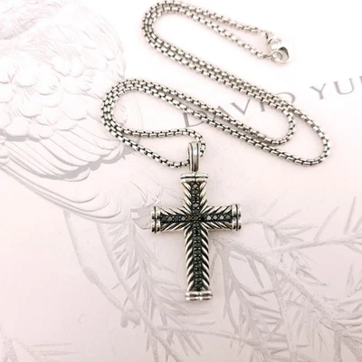 Cruz Chevron David Yurman Plata de Ley Diamante Negro con Cadena de 20 pulgadas Foto 1 de 4
