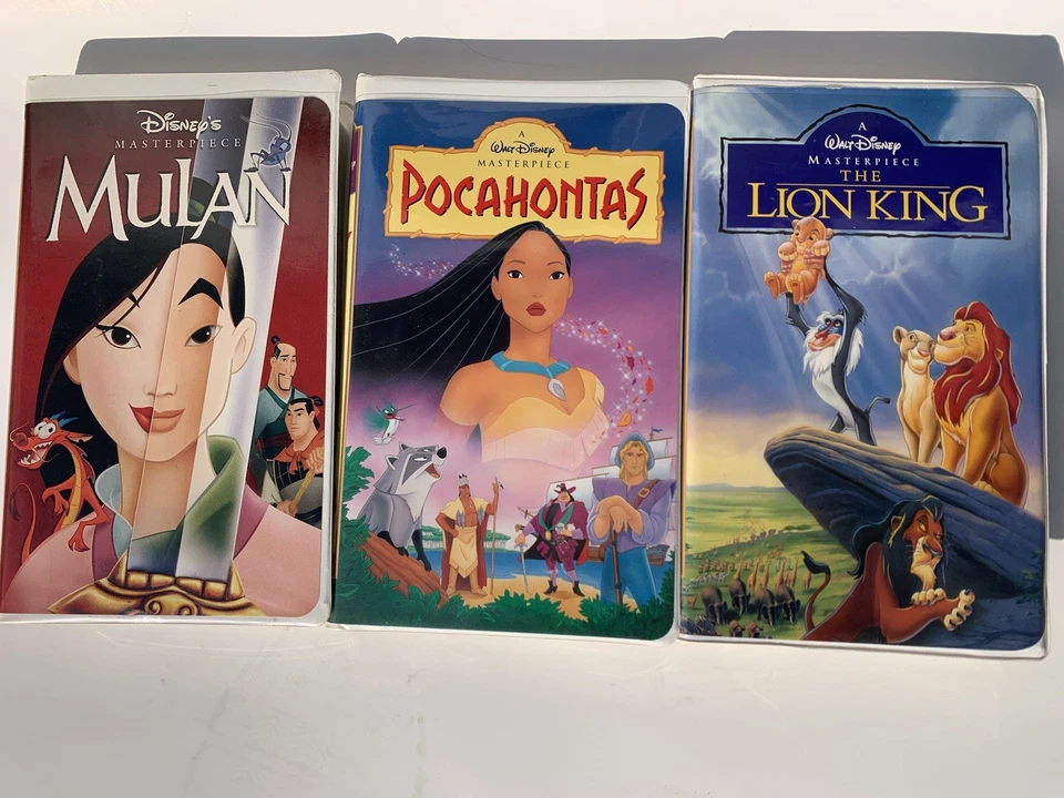 CLASSIC DISNEY VHS Lot of 3 Clamshells - Pocahontas, Mulan, Lion King-great cond - Imagem 1 de 4