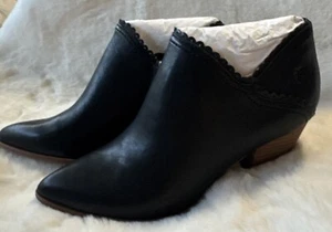 FRYE Women's Ankle Boot Black 9.5M Reed Scallop Shootie Leather Side Zips NIB - Picture 1 of 15