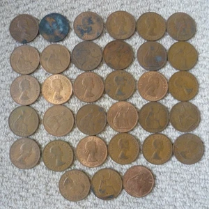 JOB LOT of 33 QUEEN ELIZABETH II ENGLISH OLD PENNY COINS - LOOK! - Picture 1 of 5