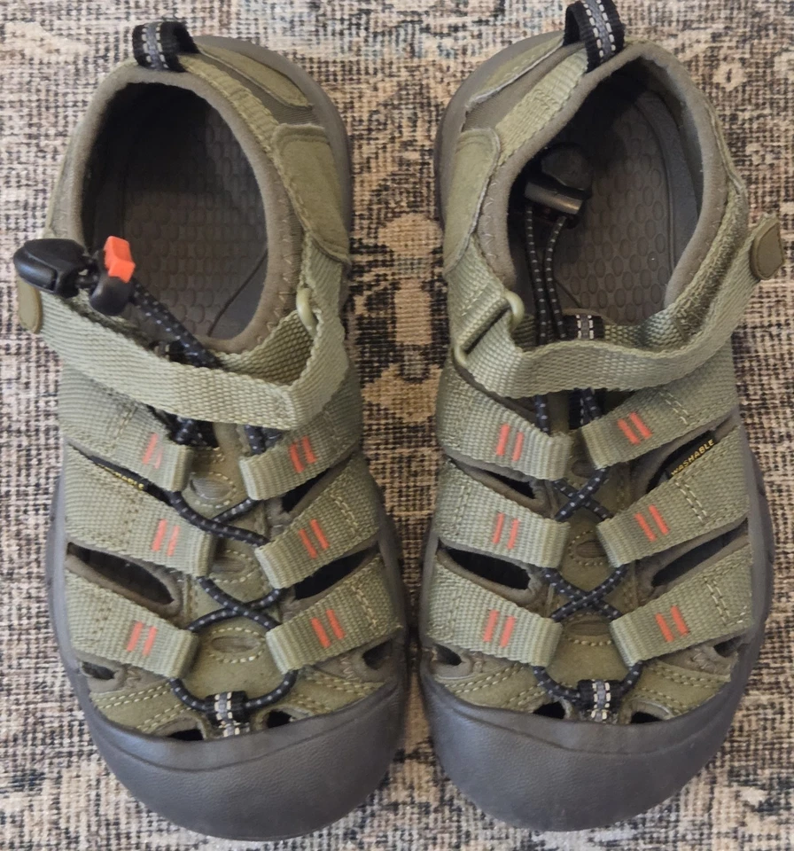 Туристические водонепроницаемые сандалии Keen Big Kids оливково-зеленые Newport H-2 размер 1 - Изображение 1 из 4