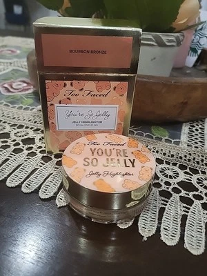 🆕️🔥Too Faced “You're So Jelly” Jelly Highlighter in Bourbon Bronze Full Size - Image 1 of 4