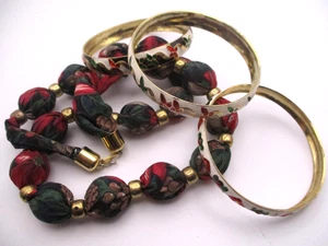 Christmas fabric necklace plus 3 bangle bracelets 4pc lot red green white CH4 - Picture 1 of 10