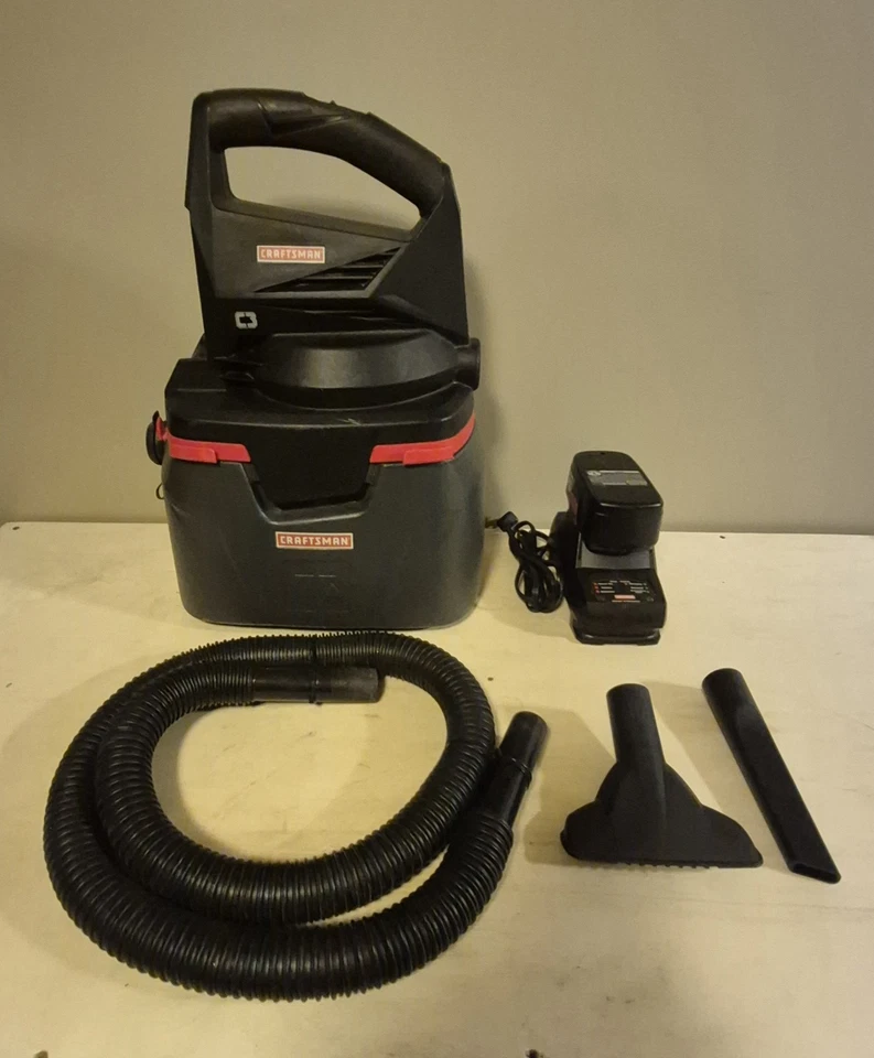 Aspiradora/soplador Craftsman C3 19,2 V húmedo/seco 315,175980 W batería y cargador  Foto 1 de 4