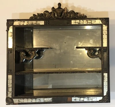 Antiguo espejo de exhibición de pared vintage de madera con caja de sombra 25x25 curiosidades 3 estantes calados Foto 1 de 4