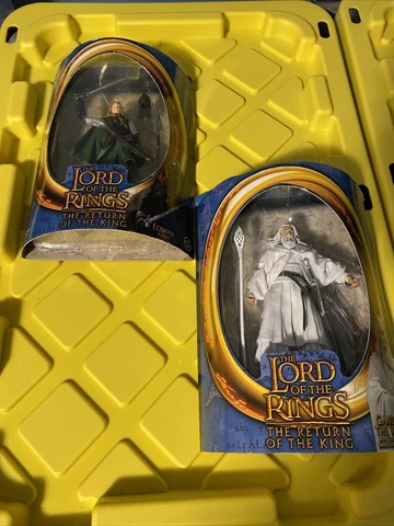 Lot Of 2 Toybiz Lord of the Rings figures (Gandalf the White, Eowyn in Armour) Cover