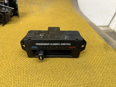 Controlador de clima térmico de aire acondicionado Park Avenue 1997-2005 lado del pasajero OEM 25690875  Foto 1 de 2