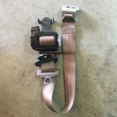 89 90 91 92 1990 Dodge Spirit Acclaim pasajero derecho cinturón de seguridad trasero bronceado Foto 1 de 3