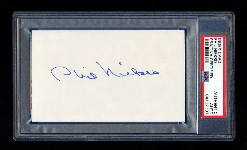 PHIL NIEKRO SIGNED INDEX CARD MINT PSA/DNA SLABBED AUTOGRAPHED ATLANTA BRAVES - Image 1 of 1