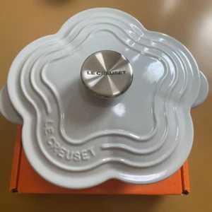 Neu Le Creuset Blume Cocotte 7,9 Zoll (20 cm) Vapeur 2,25 Quart - Bild 1 von 3