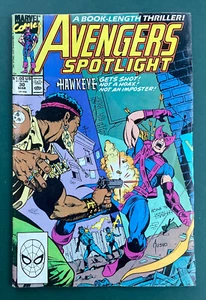 Marvel Comics --- Avengers Spotlight / ¡Ojo de Halcón recibe disparo! No. 30 / Marzo 1990 - Imagen 1 de 7
