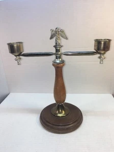 "Candelabro doble retro MCM con águila encaramada en la parte superior de latón 12,5"" base de madera de colección" - Imagen 1 de 6