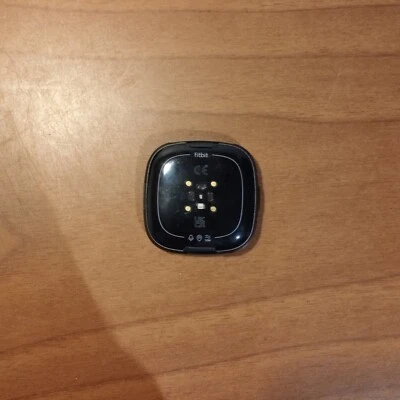 Fitbit Versa 4 Smartwatch Colore nero  - Immagine 1 di 2