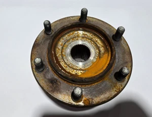 01 TOYOTA SEQUOIA FRONT AXLE STUB SHAFT HUB 4X4 4WD SPINDLE MOUNTED OEM - Picture 1 of 4