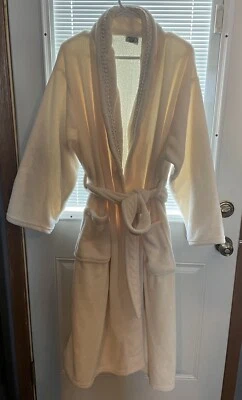 Laura Ashley Women’s  42” L, Cream  Plush Robe Soft Warm Cozy L/XL - Изображение 1 из 4