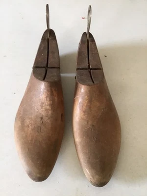 Formas de zapatos con bisagras de madera antiguas para zapatero ~ camillas para zapatos Foto 1 de 4