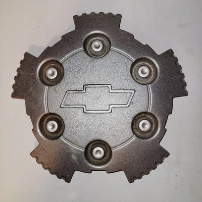 Оригинальные центральные колпаки колес для Chevrolet Colorado 2004-2008 годов выпуска окрашенные в серебристый цвет 9593994 - Изображение 1 из 2