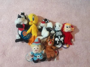 Lot 7 Starbucks Finger Puppets Looney Tunes Casper Wendy Rudolph Hermey Tweety - Picture 1 of 16