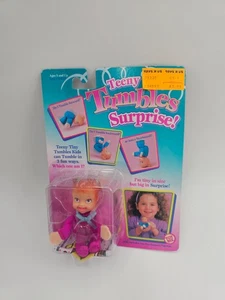 NUEVO Vintage 1996 TEENY TUMBLES ¡Sorpresa! Mini MUÑECA Bebé GIMNASIA con Alfombra de Juego - Imagen 1 de 2