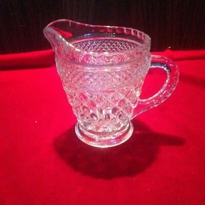 SAHNEKÄNNCHEN AUS GESCHLIFFENEM GLAS FÜR KAFFEESERVICE KAFFEE SAHNEKÄNNCHEN VINTAGE SAMMLERSTÜCK - Bild 1 von 2
