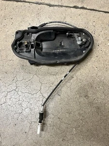 06-2010 BMW M6 650i 645i FRONT right passenger side exterior door handle plate - Picture 1 of 4