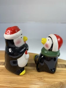 Pfaltzgraff Collectibles Penguin Pals Salt & Pepper 2 Shakers Hand Painted NEW - Picture 1 of 9