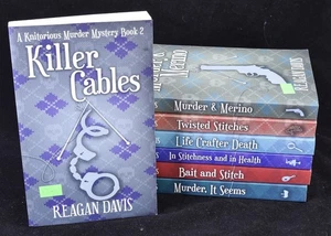 Lot of 7 Knitorious Murder Mystery Books Paperback Reagan Davis - Imagen 1 de 12