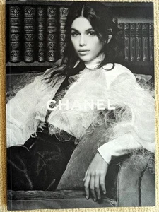 Chanel Handbag Campaign Spring-Summer 2018 Look Book Kaia Gerber Karl Lagerfeld - Picture 1 of 5