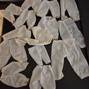 Vintage 14-teiliges Set kleine bis mittelgroße Puppen Pantalons einige Gebrauchsspuren Verfärbungen - Bild 1 von 23
