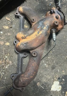 Isuzu Amigo Trooper 4ze1 2.6 exhaust manifold - used - 3 bolt exhaust Foto 1 de 4