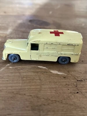 Ambulancia Lesney Daimler 1956 Matchbox 14B-3 MB1 Foto 1 de 4