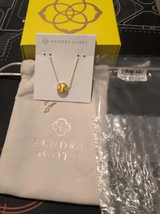 Collana con ciondolo corto Kendra Scott Softball - oro Chartreuse magnesite GLD 384 - Foto 1 di 5