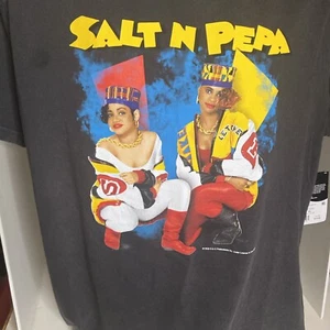 Neu mit Etikett Lee® kurzärmliges Salt n' Pepa Graphic Tee, T-Shirt für Herren, Größe XL - Bild 1 von 6