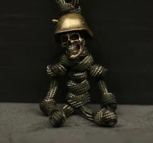 Premium-Schlüsselanhänger Totenkopf Soldatenform getarnt Metall Geschenk UK - Bild 1 von 3
