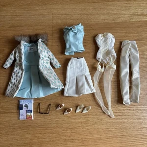 Barbie Conjunto Vacaciones Continentales FMC Moda Modelo Colección NRFB - Imagen 1 de 8