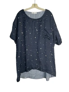 Kitty and Vibe Plus Gr. 2XL Öko Seiden Pyjama 2-teilig blau mit Sternen & Monden - Bild 1 von 5