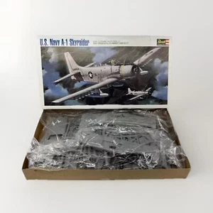 Revell Flugzeug H-261:300 U.S.Navy A-1 Skyraider Flugzeug Plastikbausatz 0261R0100 - Bild 1 von 3