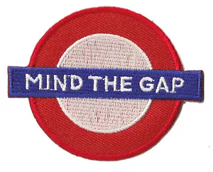 Patche écusson Mind the gap London patch Londres brodé thermocollant hotfix - Picture 1 of 2