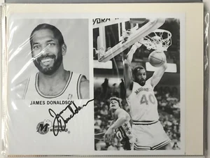 Foto de acción autografiada en blanco y negro de James Donaldson 8x10 (RARA) de colección de los Mavericks #40 - Imagen 1 de 1