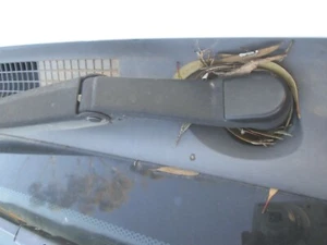 Mitsubishi lancer coupe 05/97 LH Passenger side windshield wiper 1996 1998 1999 - Picture 1 of 3