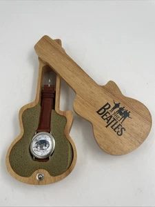 BEATLES "Limited Edition" Uhr mit Holz Gitarrenkoffer - neue Batterie - Bild 1 von 10